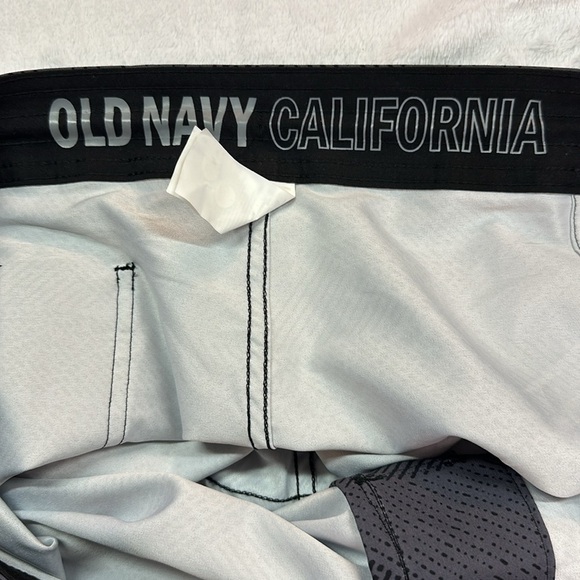 Old Navy California Deep Grey/Black Built-In Flex Board Shorts Swim NWT Size 36 - Picture 6 of 8